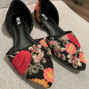 Embroidered Floral Flats